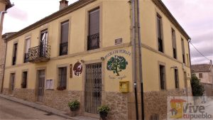 Puebla de Pedraza. Segovia. Castilla y León. Bar y Ayuntamiento.