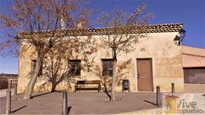 Torremochuela. Guadalajara. Castilla La Mancha. Antiguas escuelas. Hoy bar.